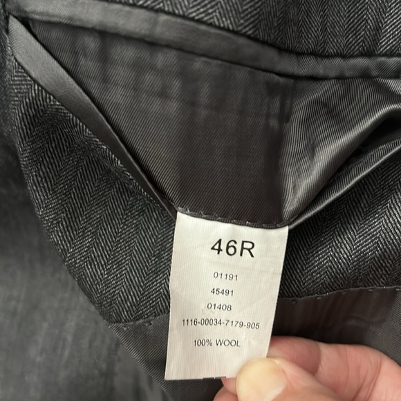Jos. A. Bank Handsome Gray Blazer, Classic Fit, 100% Wool, Size 46R - Picture 14 of 15
